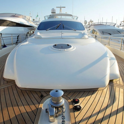 motor-yachts-georgev-4l.jpg