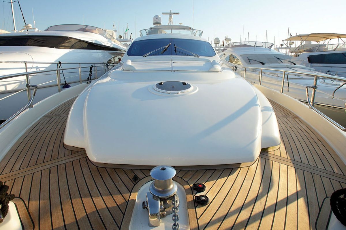motor-yachts-georgev-4l.jpg
