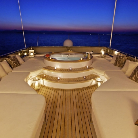 charter_in_greece_orion_sundeck_-_jacuzzi-min.jpg