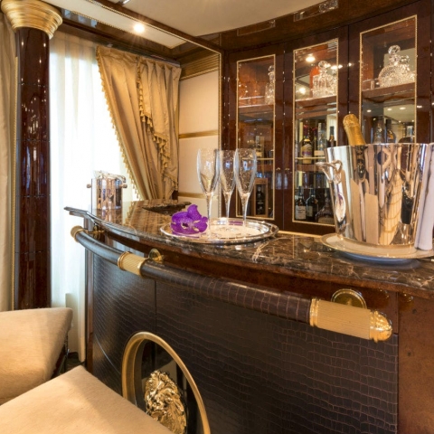 charters_in_mediterranean_lumiere_ii_-_bar.jpg