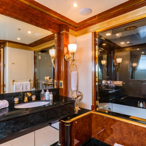 charters_in_mediterranean_lumiere_ii_-_bathroom.jpg