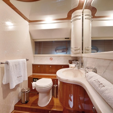 charter-yacht-amor-guest-bathroom.jpg
