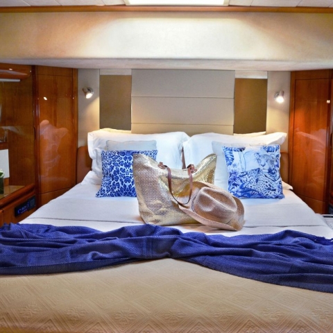 charter-yacht-amor-guest-vip-cabin.jpg