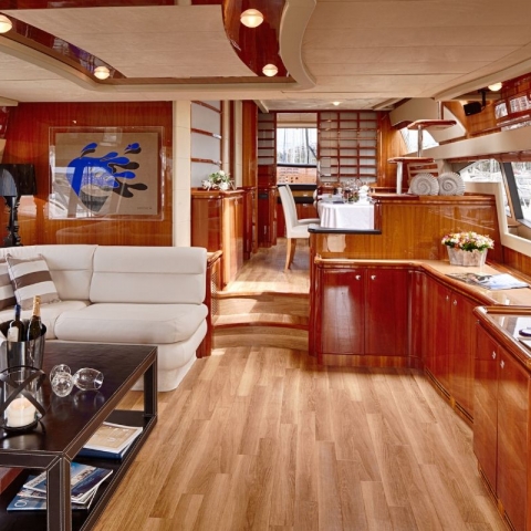 charter-yacht-amor-saloon.jpg