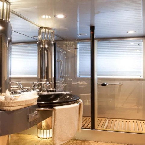 yacht_pandion-vip-bathroom-copy.jpg
