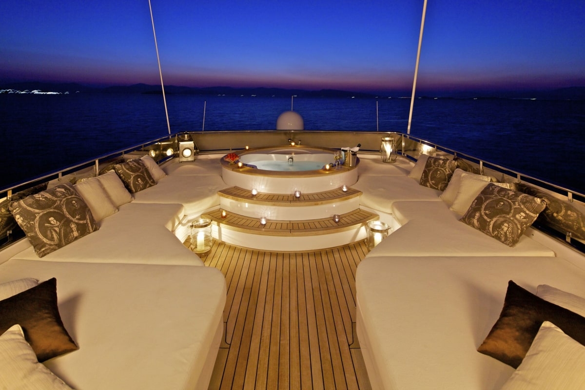 charter_in_greece_orion_sundeck_-_jacuzzi-min.jpg