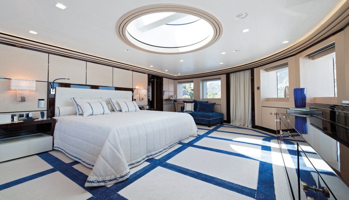 charter_in_mediterranean_axioma_-_master_suite-min.jpg