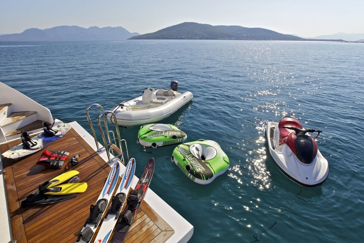 charters_in_greece_orion_water_toys-min.jpg