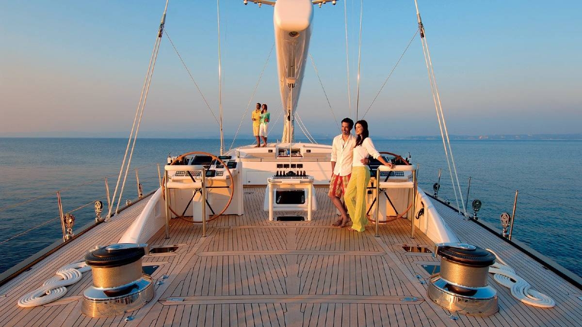 charters_in_greece_aristarchos_-_sundeck_1.jpg
