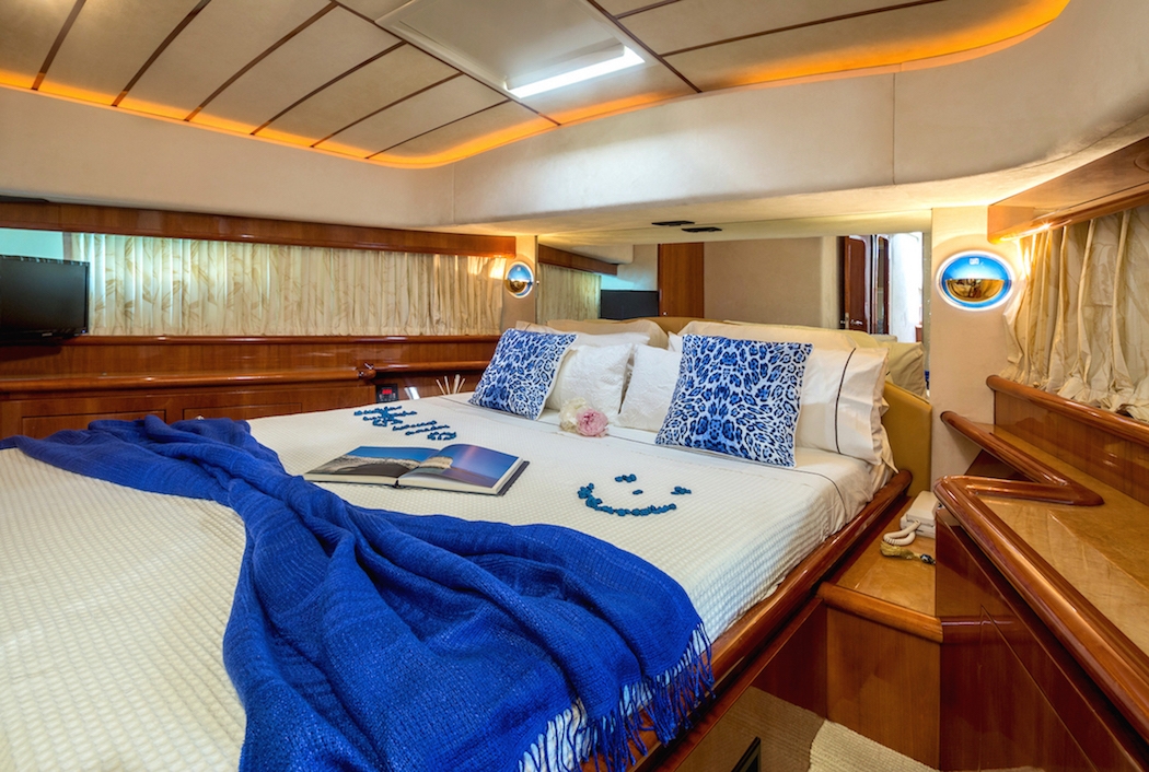charters_in_greece_meli_-_vip_cabin.jpg