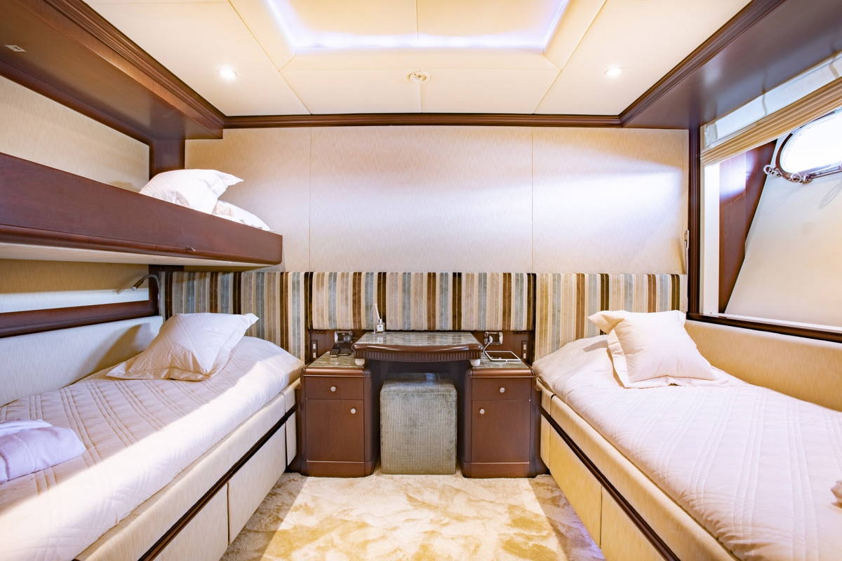 akira_one_-_twin_suite_with_pullman_bed.jpg